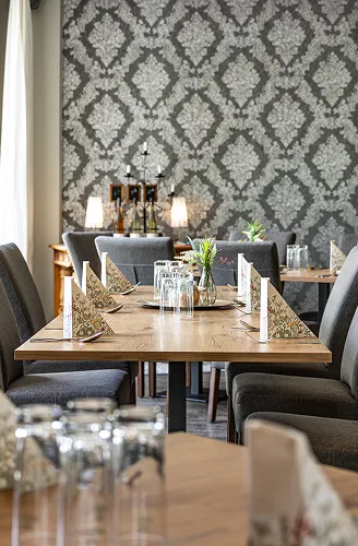 Festlich gedeckter Tisch im Restaurant des Hotel Anders